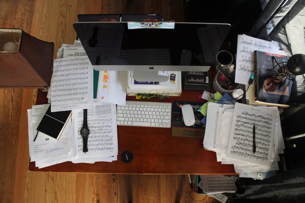 The Ongoing Debate Of Tidy And Messy Desk